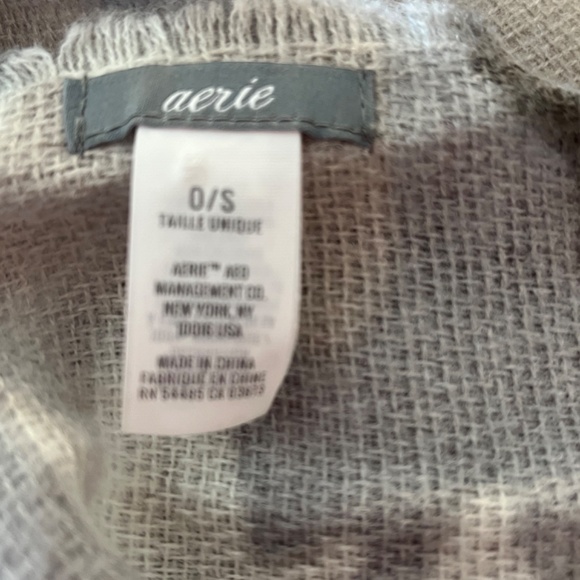 Aerie one size camo blanket scarf - Picture 9 of 10